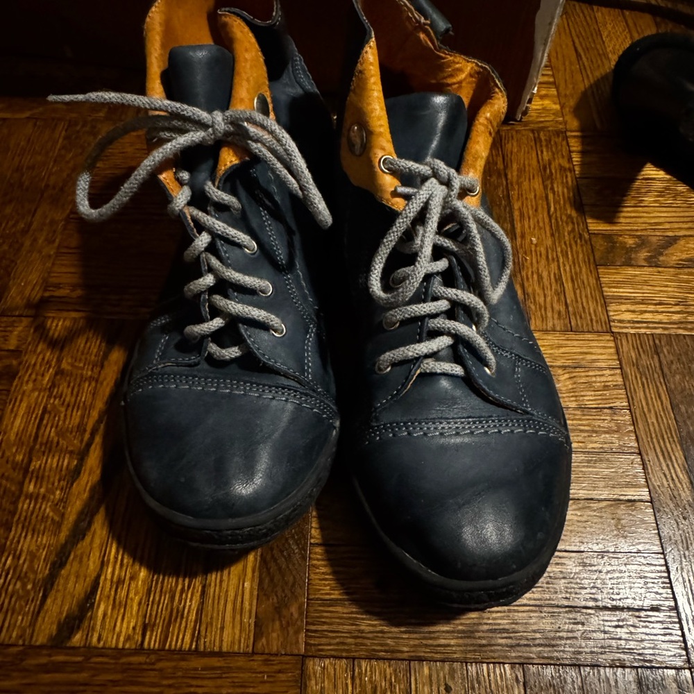 Women’s Black Leather Shoes